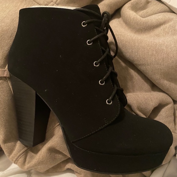 8.5 boots heeled - Picture 2 of 2